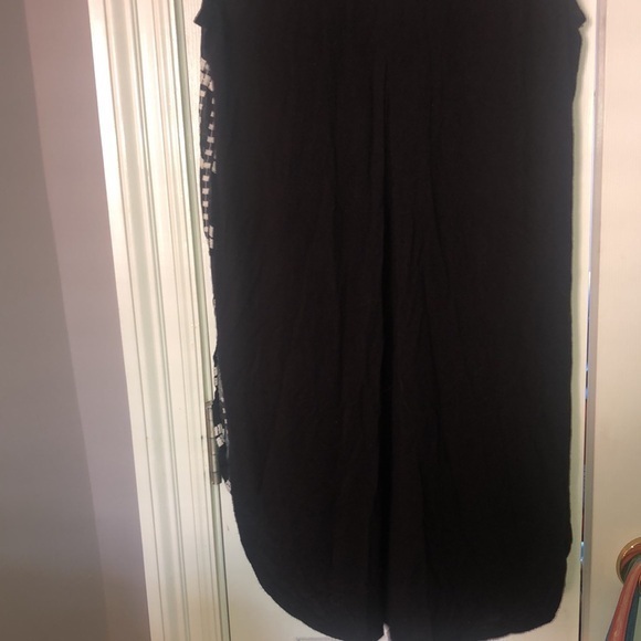 Tiny by Anthropologie size M sleeveless top embroidered black and white - Picture 6 of 9